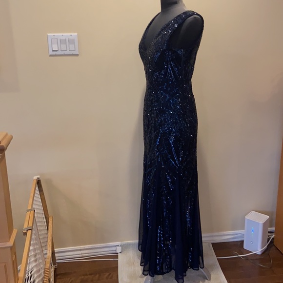 Dark blue sequin and lace dress - Picture 2 of 4